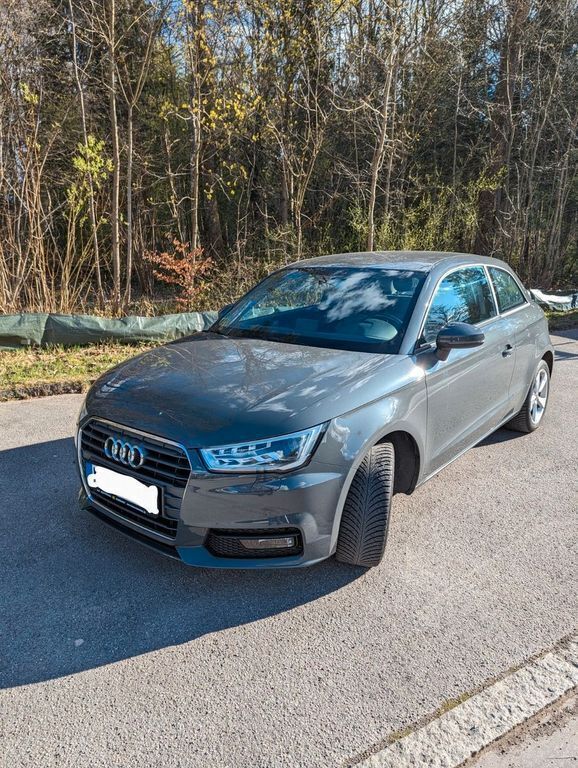 Grau Gebraucht 2015 Audi A1 Sport Kleinwagen | 10.800 € (Fairer Preis) - Bild 1/4