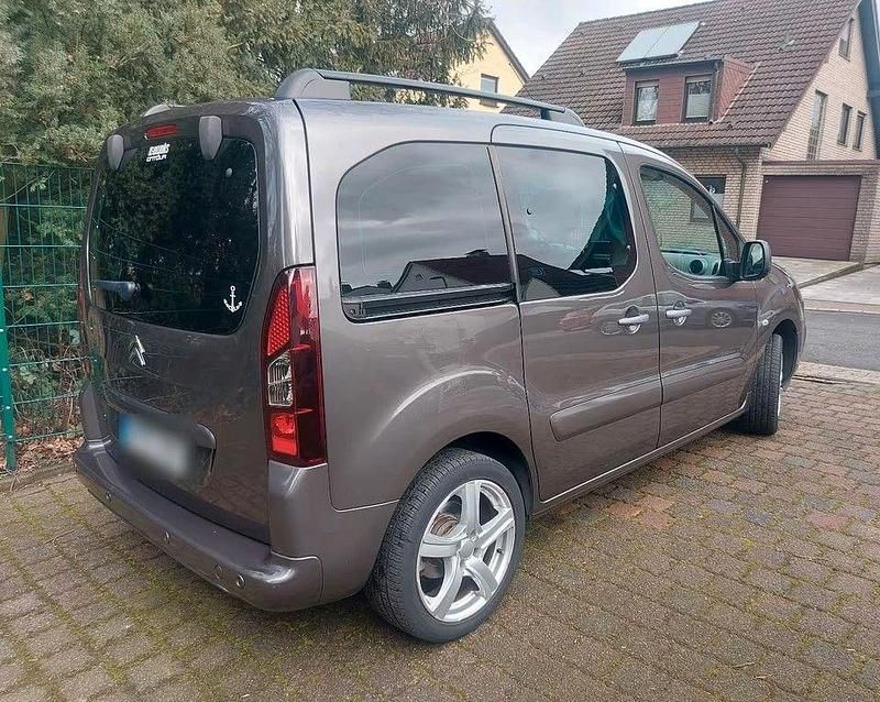 Gebraucht Citroën Berlingo SELECTION 120 PS (88 kW) 2015 Braun Van / Kleinbus