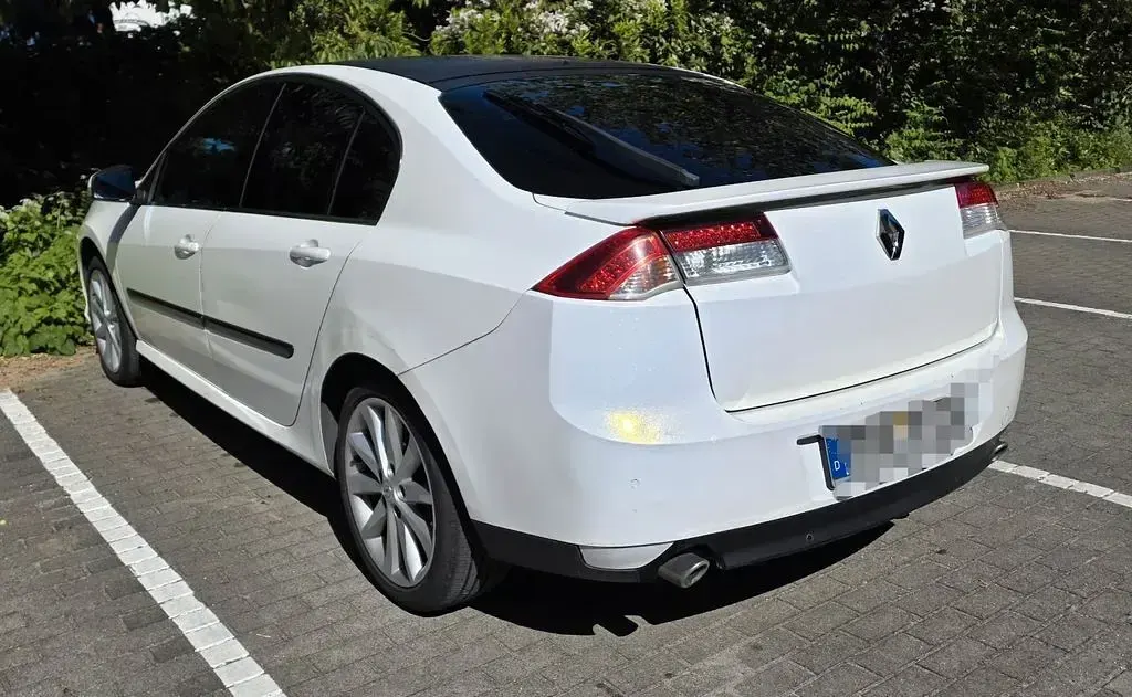Gebraucht Renault Laguna III Dynamique 150 PS (110 kW) 2007 Weiß Limousine
