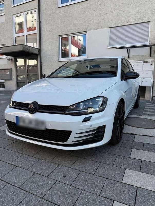 Weiß Gebraucht 2015 VW Golf VII Sportline Limousine | 15.500 € (Fairer Preis) - Bild 1/4