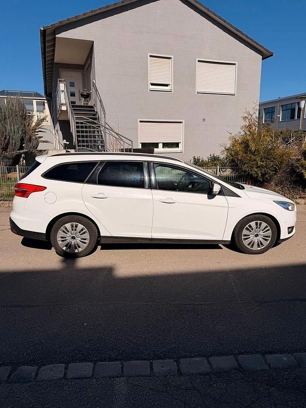 Usata Ford Focus Business Edition 120 CV (88 kW) 2015 Bianco Station wagon