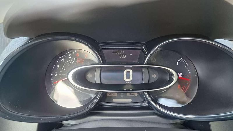 Gebraucht Renault Clio IV Life 73 PS (53 kW) 2016 Feuerrot Limousine