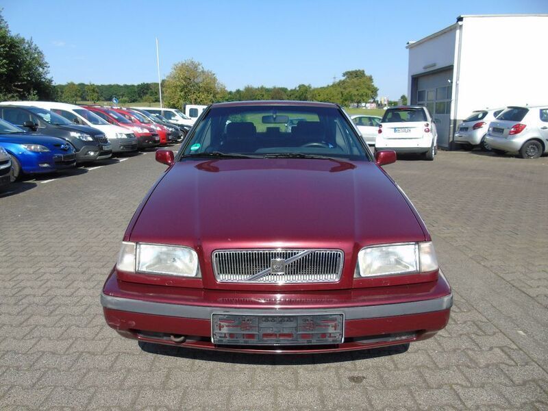 Gebraucht Volvo 460 90 PS (66 kW) 1996 Rot Limousine