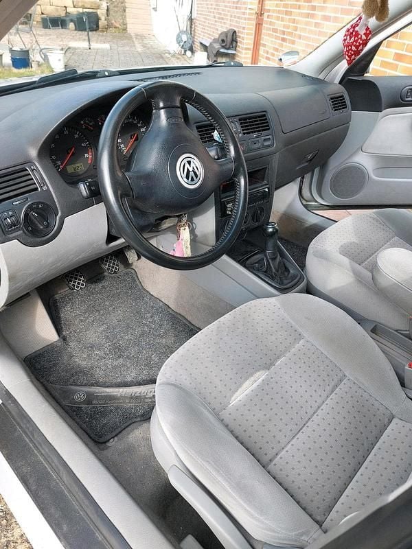 Gebraucht VW Bora 122 PS (89 kW) 1999 Silber Kleinwagen