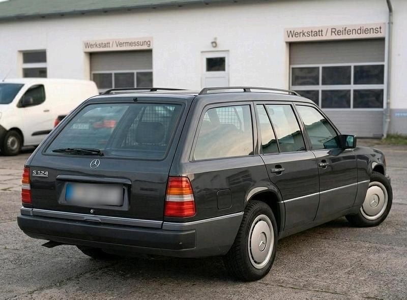 Gebraucht Mercedes E230 134 PS (98 kW) 1991 Andere farben Kombi
