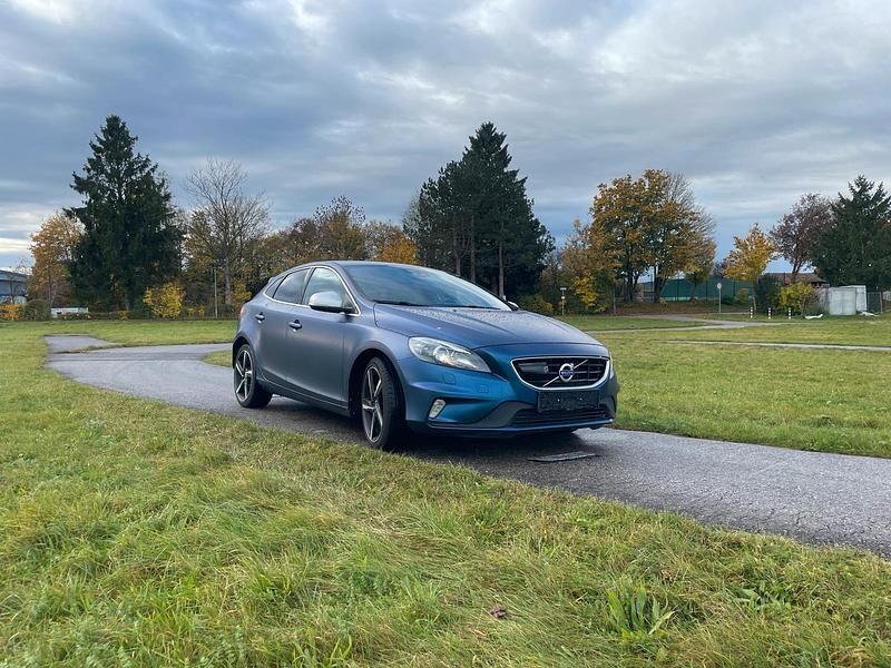 Gebraucht Volvo V40 R-Design Summum 190 PS (139 kW) 2015 Blau Kombi