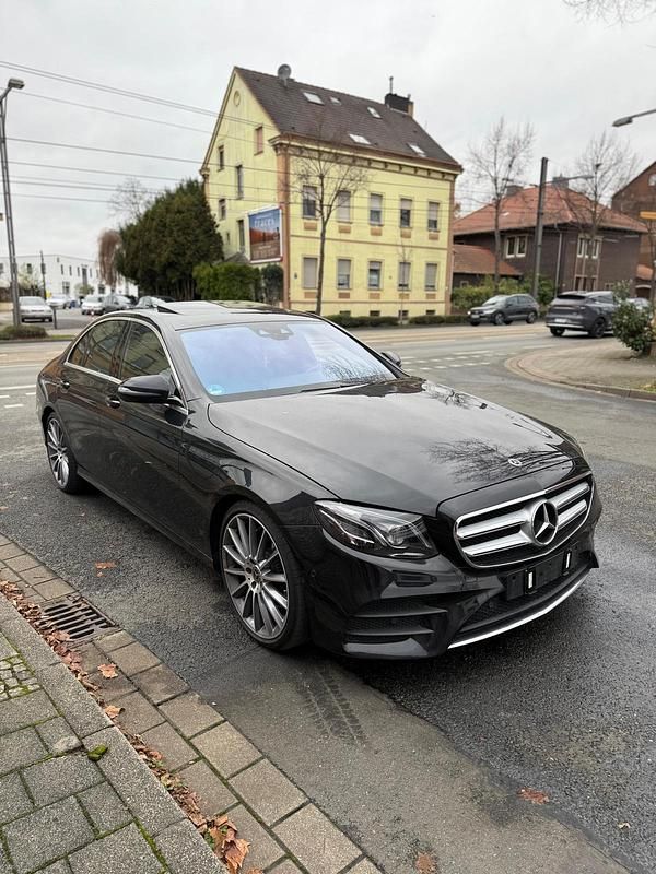 Schwarz Gebraucht 2017 Mercedes E350 AMG Limousine | 20.000 € (Superpreis) - Bild 1/4