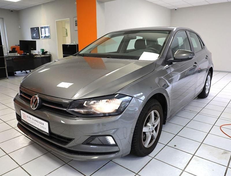 Grau Gebraucht 2019 VW Polo Trendline Limousine | 11.890 € (Guter Preis) - Bild 1/4