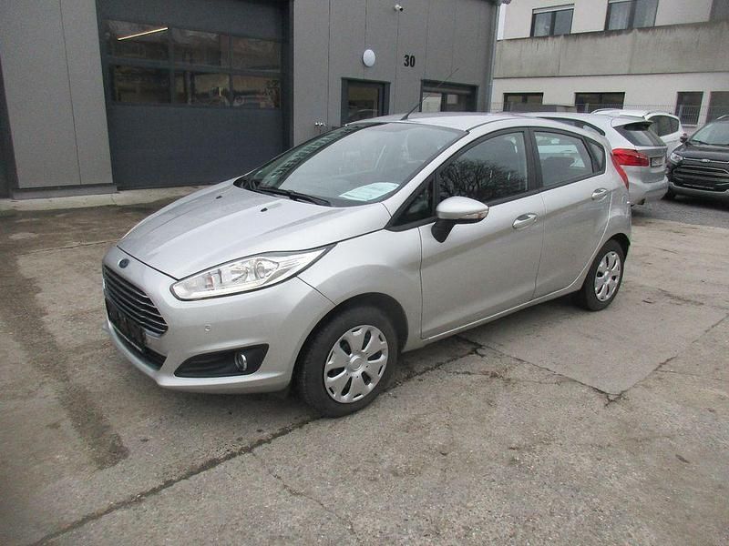 Gebraucht Ford Fiesta Trend 101 PS (74 kW) 2015 Silber Limousine
