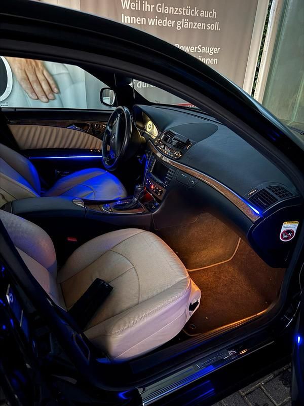 Gebraucht Mercedes E320 AMG 300 PS (220 kW) 2009 Schwarz Limousine