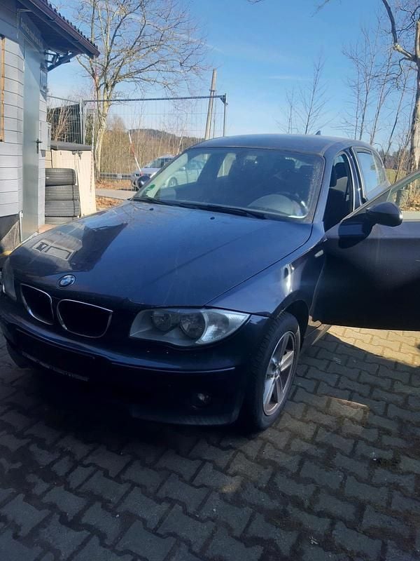 Blau Gebraucht 2004 BMW 118 Kleinwagen | 890 € (Fairer Preis) - Bild 1/4