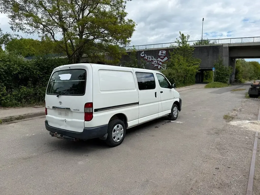 Gebraucht Toyota HiAce 117 PS (86 kW) 2012 Weiß Van