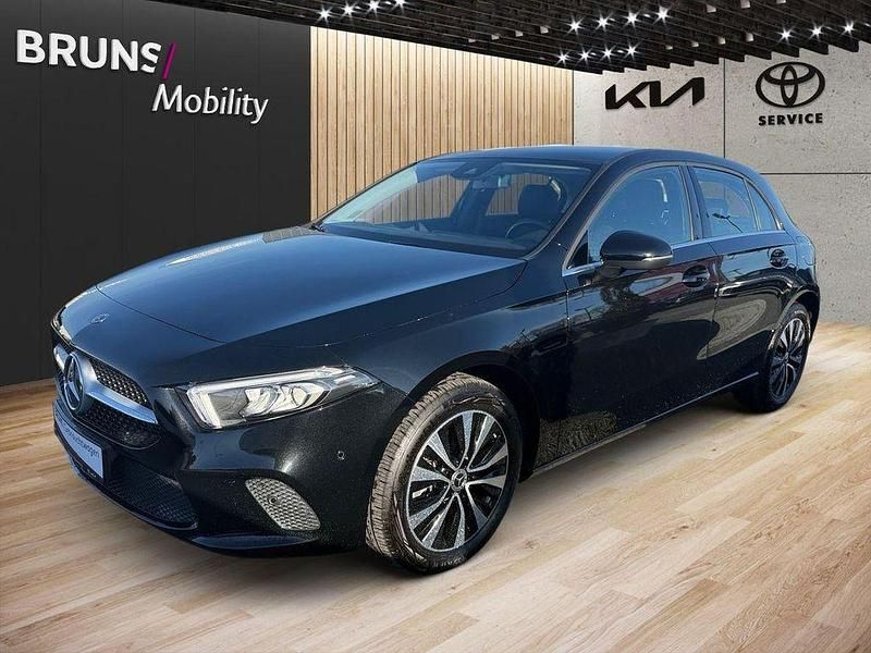 Gebraucht Mercedes A250 218 PS (160 kW) 2022 Kosmosschwarz  metalliclack Limousine
