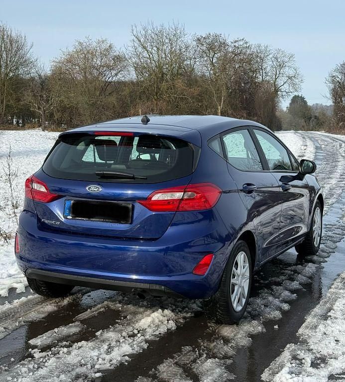 Blau Gebraucht 2018 Ford Fiesta Kleinwagen | 10.800 € (Fairer Preis) - Bild 1/4