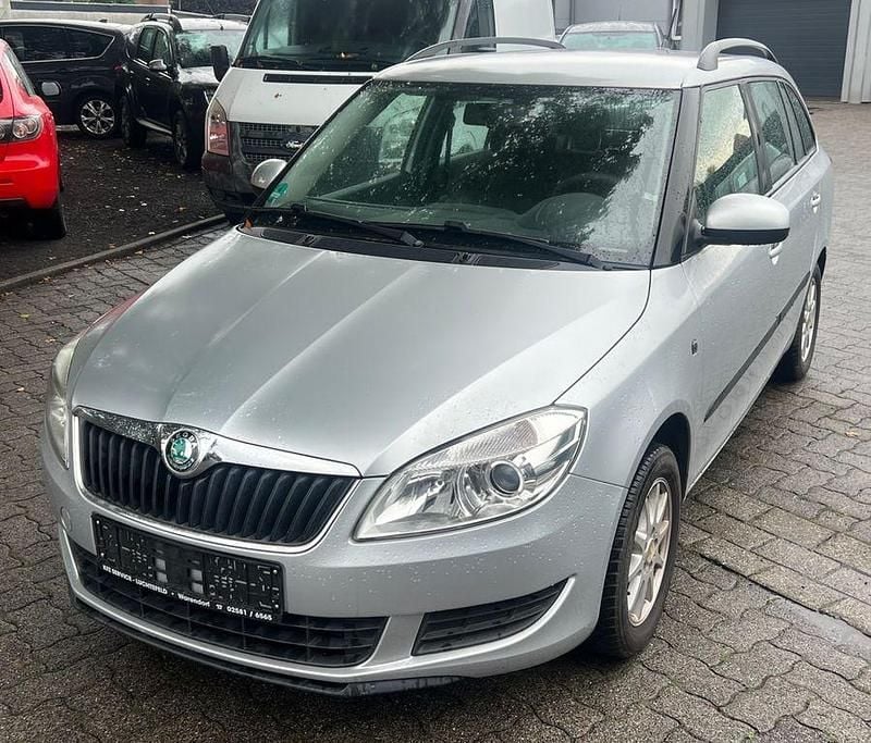 Grau Gebraucht 2012 Skoda Fabia Ambiente Kleinwagen | 2.690 € (Guter Preis) - Bild 1/4