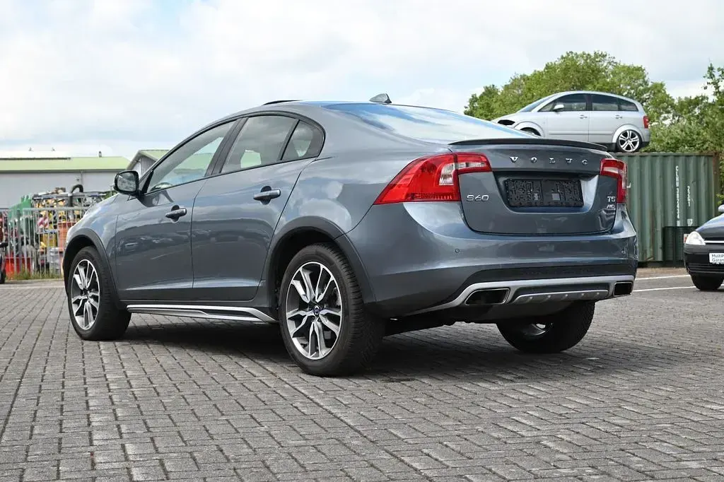 Gebraucht Volvo S60 CC Summum 245 PS (180 kW) 2017 Grau Limousine