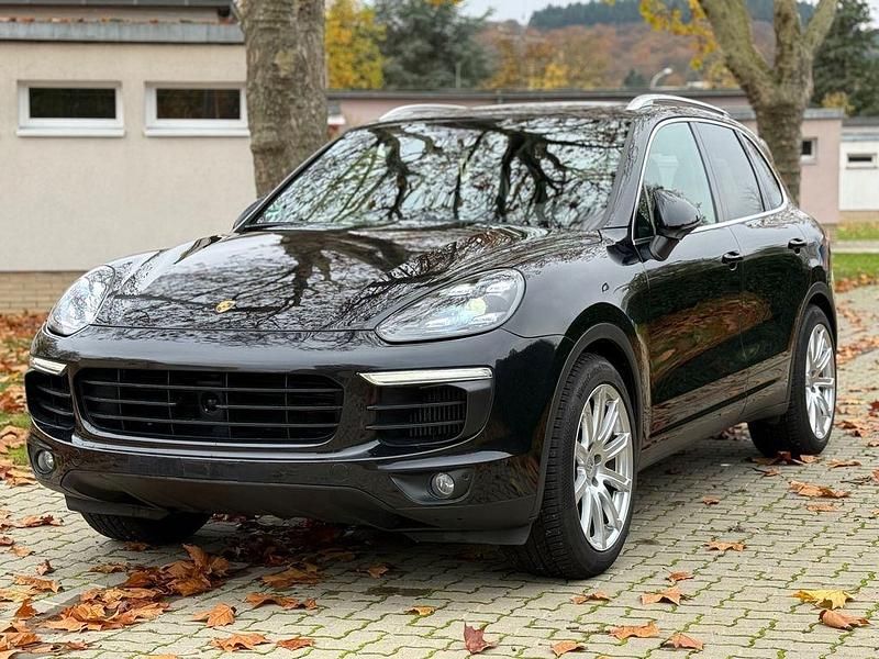 Schwarz Gebraucht 2016 Porsche Cayenne SUV | 37.022 € (Teuer) - Bild 1/4