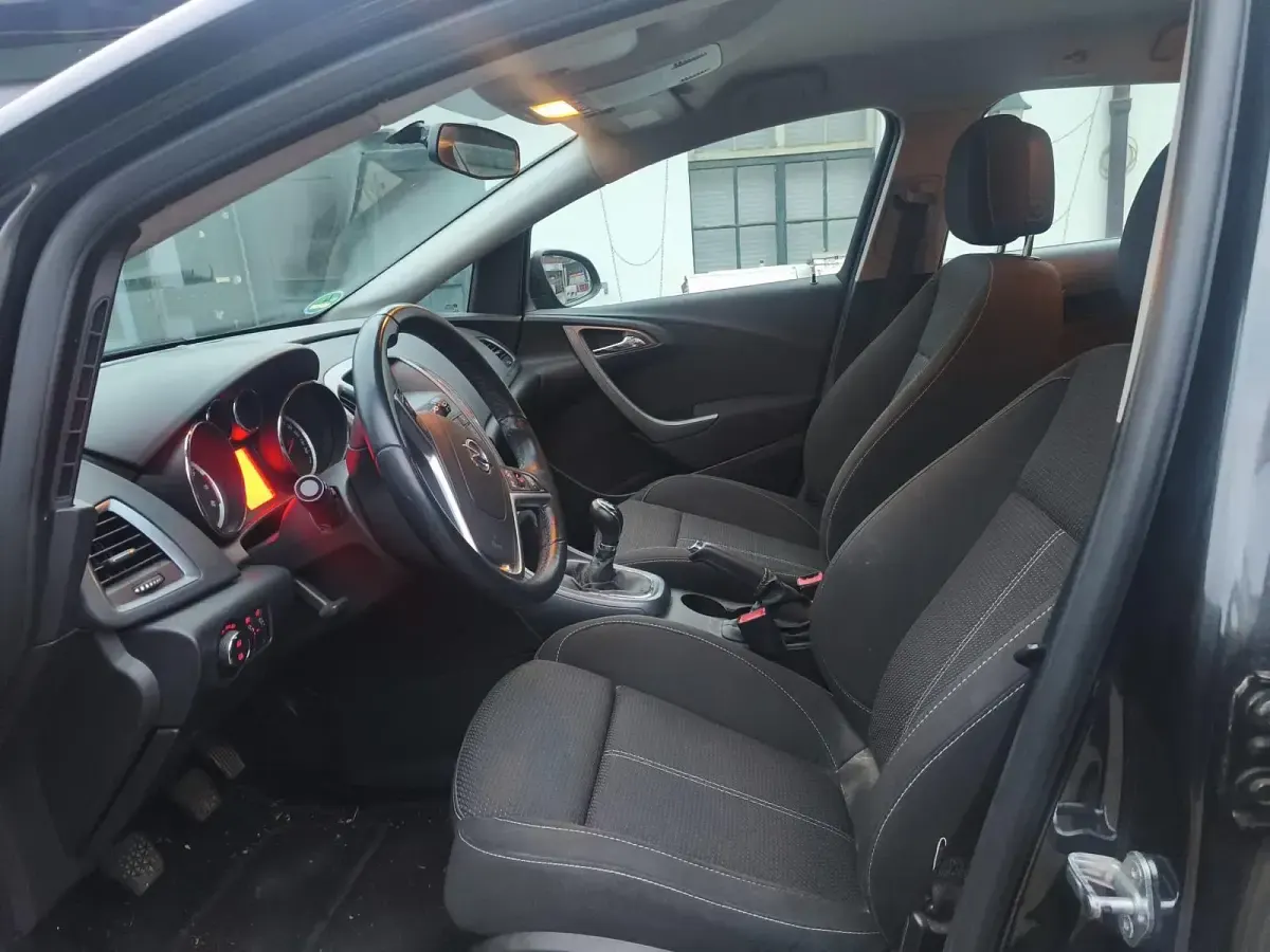 Usata Opel Astra 140 CV (102 kW) 2013 Nero Station wagon