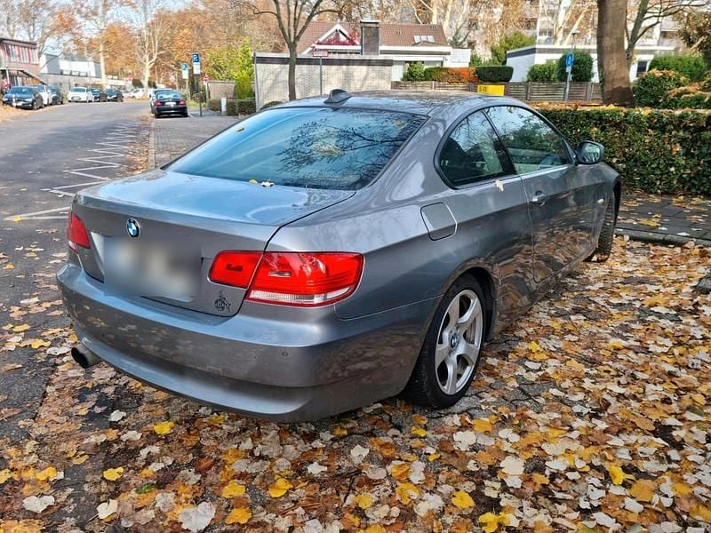 Gebraucht BMW 320 170 PS (125 kW) 2010 Grau Coupé