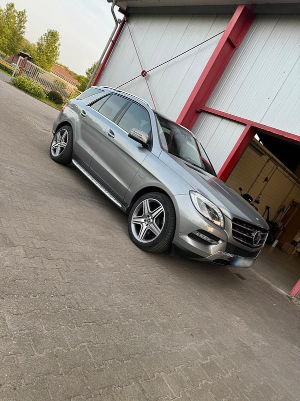Gebraucht Mercedes ML350 AMG 258 PS (189 kW) 2012 Grau SUV