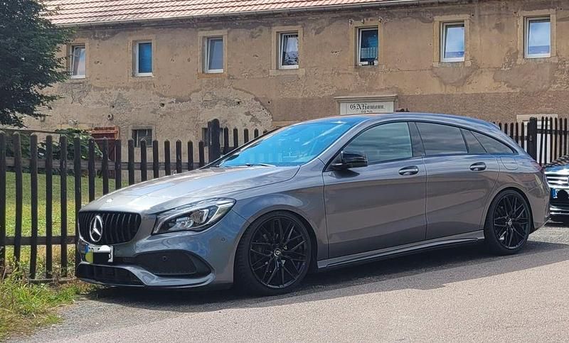 Grau Gebraucht 2017 Mercedes CLA180 Shooting Brake AMG line Kombi | 17.700 € (Fairer Preis) - Bild 1/4