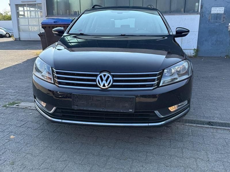 Schwarz Gebraucht 2012 VW Passat Kombi | 6.500 € (Fairer Preis) - Bild 1/4