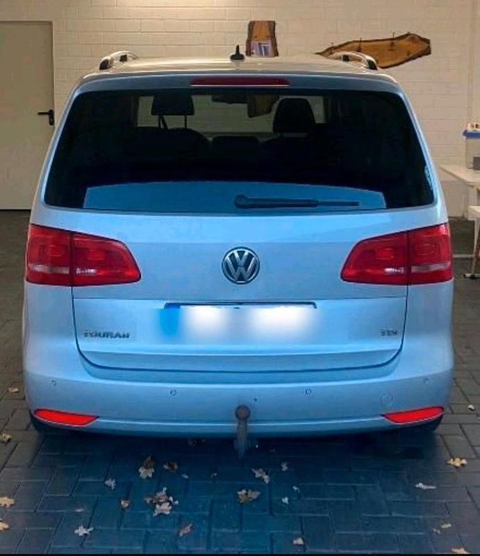 Gebraucht VW Touran 105 PS (77 kW) 2011 Silber Van / Kleinbus