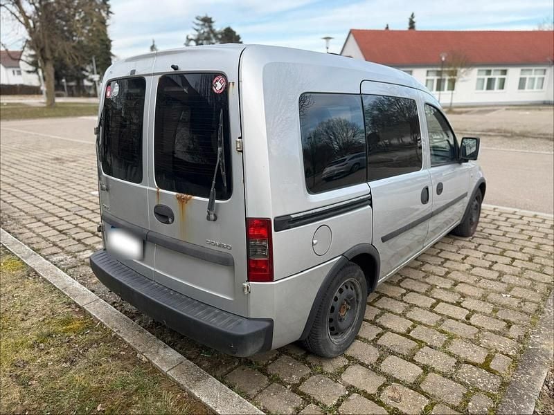 Gebraucht Opel Combo 90 PS (66 kW) 2005 Silber Van / Kleinbus