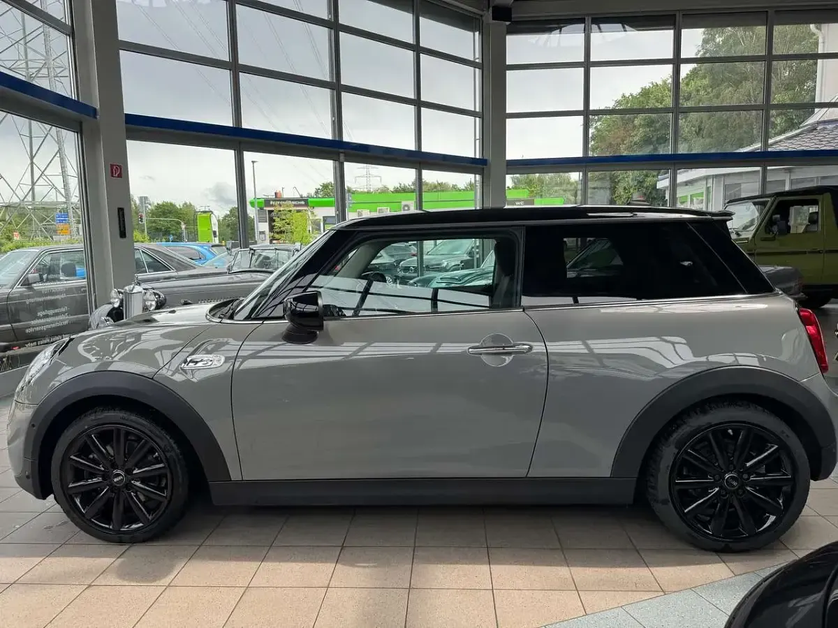 Gebraucht Mini Cooper S Chili 192 PS (141 kW) 2019 Moonwalk grey (metallic) Kleinwagen