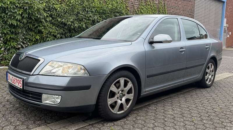 Stone grau metallic Gebraucht 2006 Skoda Octavia Ambiente Kleinwagen | 2.499 € (Fairer Preis) - Bild 1/4