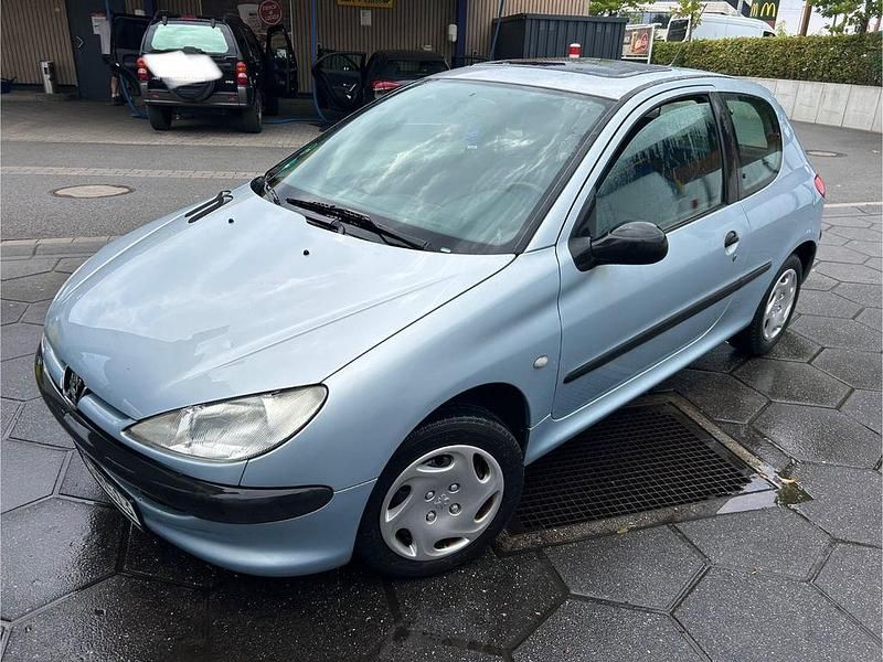 Silber Gebraucht 2000 Peugeot 206 Limousine | 1.150 € (Guter Preis) - Bild 1/4