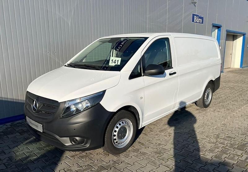 Schwarz Gebraucht 2021 Mercedes Vito Van / Kleinbus | 19.699 € (Superpreis) - Bild 1/4