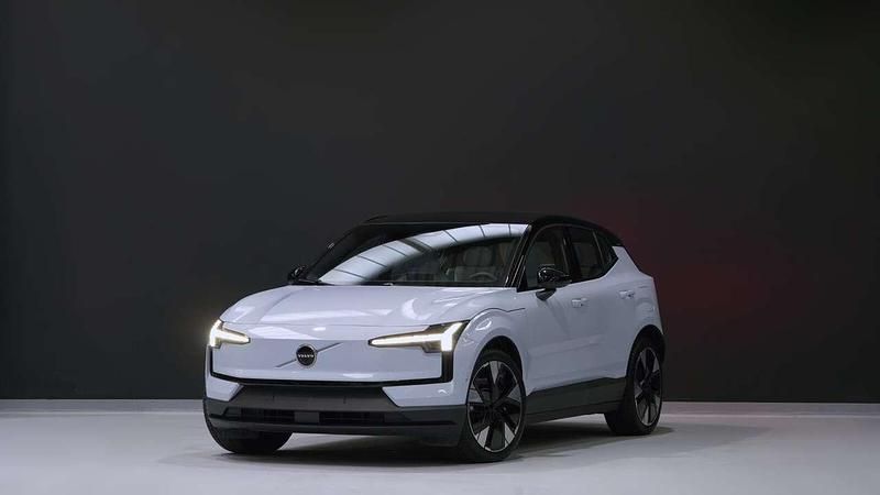 Cloud blue Gebraucht 2024 Volvo EX30 Performance SUV | 38.100 € (Teuer) - Bild 1/4