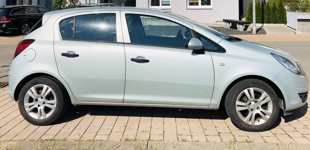 Gebraucht Opel Corsa 90 PS (66 kW) 2009 Grün metallic Kleinwagen