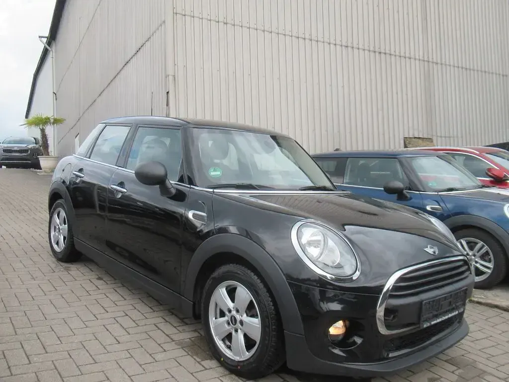 Używany Mini ONE 75 KM (55 kW) 2017 Czarny Hatchback