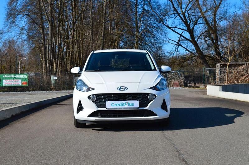 Gebraucht Hyundai i10 Select 67 PS (49 kW) 2020 Weiß Kleinwagen