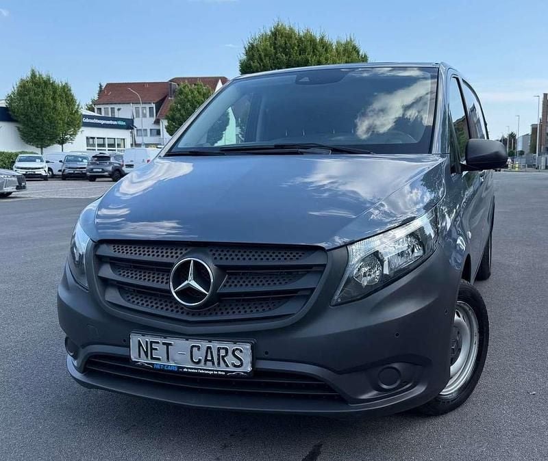 Grau Gebraucht 2020 Mercedes Vito Van / Kleinbus | 20.950 € (Fairer Preis) - Bild 1/3