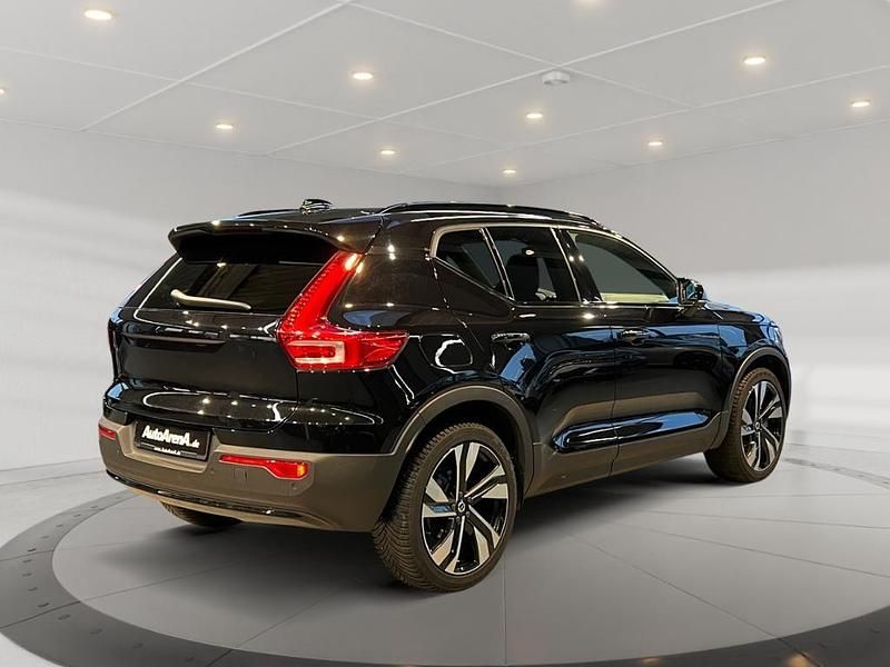 Gebraucht Volvo XC40 Plus 197 PS (144 kW) 2023 Onyx black / metallic SUV