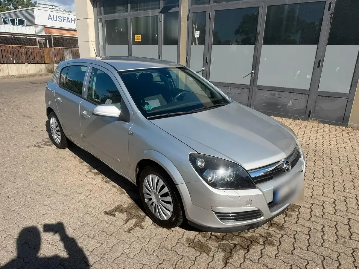 Używany Opel Astra 140 KM (102 kW) 2007 Srebrny Sedan/Limuzyna