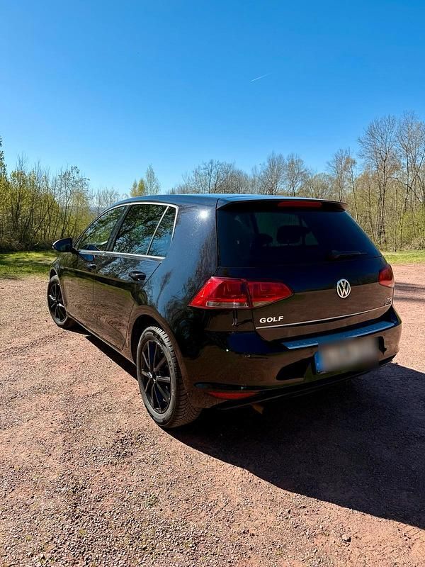 Second-hand VW Golf VII Comfortline 110 CP (80 kW) 2015 Negru Hatchback