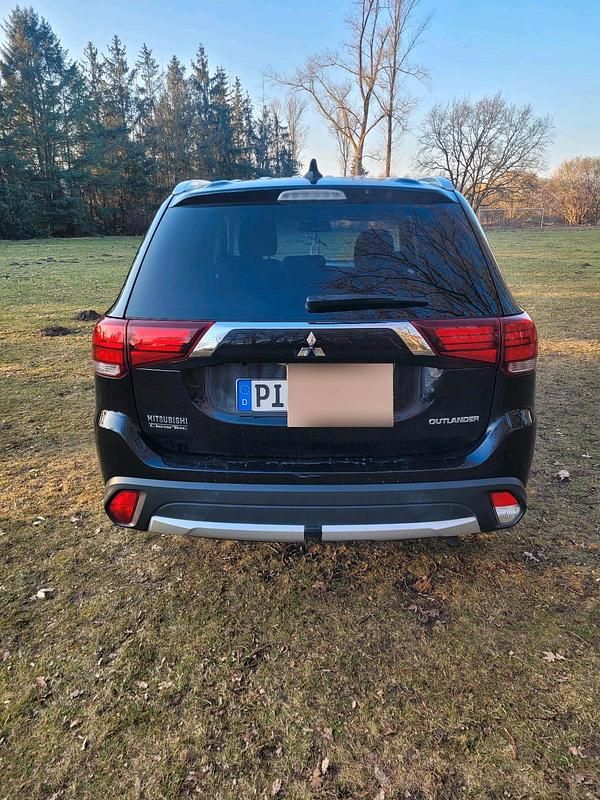 Gebraucht Mitsubishi Outlander 150 PS (110 kW) 2019 Schwarz SUV