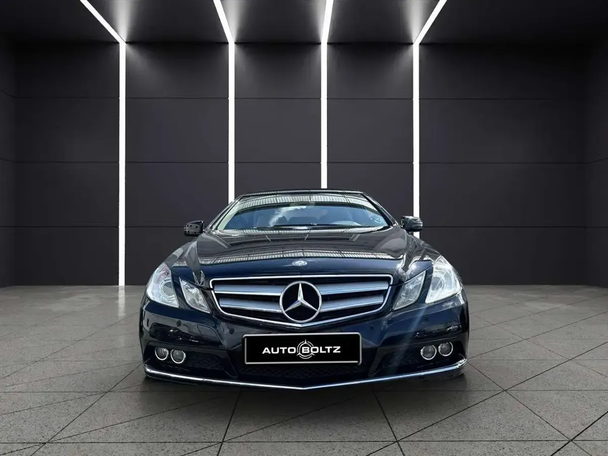 Gebraucht Mercedes E200 Elegance 184 PS (135 kW) 2010 Obsidianschwarz Cabrio