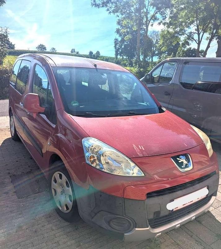 Rot Gebraucht 2009 Peugeot Partner Tepee Tendance Van / Kleinbus | 2.500 € (Guter Preis) - Bild 1/4
