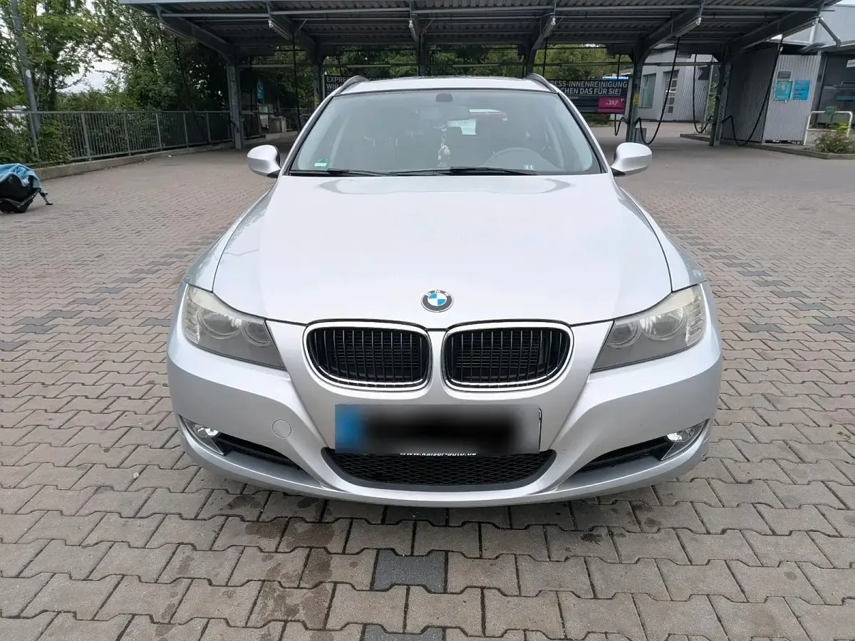 Gebraucht BMW 318 143 PS (105 kW) 2012 Silber Kombi