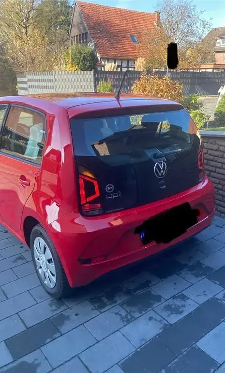 Usado VW up! 65 CV (47 kW) 2022 Rojo Utilitario
