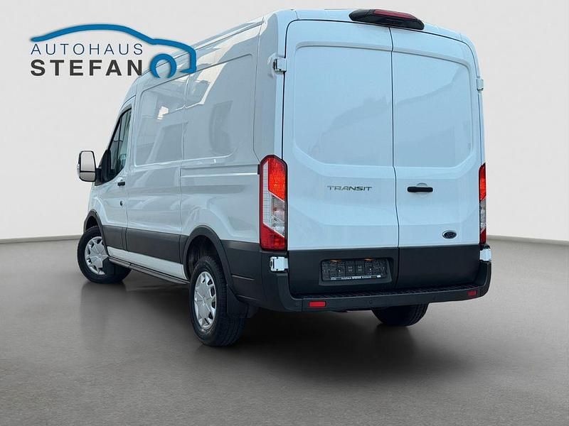 Gebraucht Ford Transit Trend 131 PS (96 kW) 2020 Weiß Van / Kleinbus