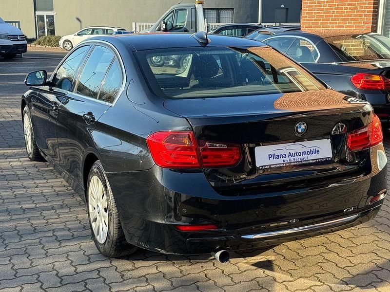 Gebraucht BMW 318 Comfort Edition 143 PS (105 kW) 2014 Schwarz Limousine