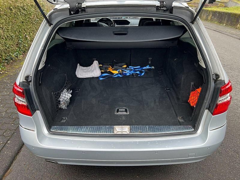 Gebraucht Mercedes E250 Avantgarde 204 PS (150 kW) 2011 Silber Kombi