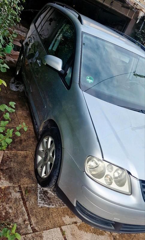 Silber Gebraucht 2006 VW Touran Van / Kleinbus | 900 € (Superpreis) - Bild 1/4