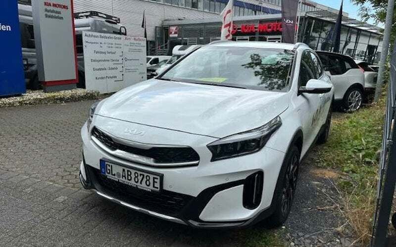 Weiß Gebraucht 2023 Kia XCeed Spirit SUV | 26.900 € (Fairer Preis) - Bild 1/4
